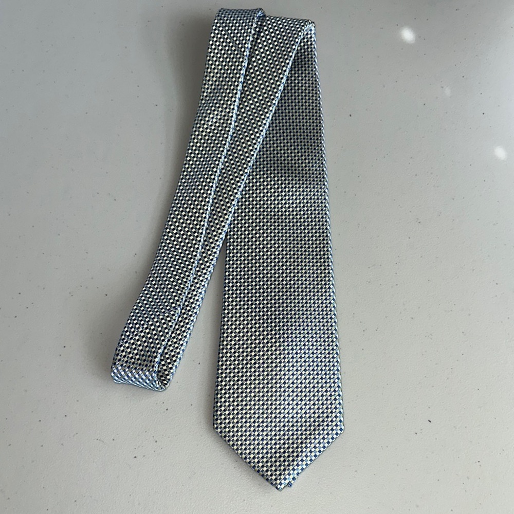 NWT 100% Silk Joseph Abboud Silver and Blue Patterned Tie
